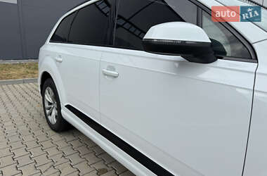 Внедорожник / Кроссовер Audi Q7 2017 в 