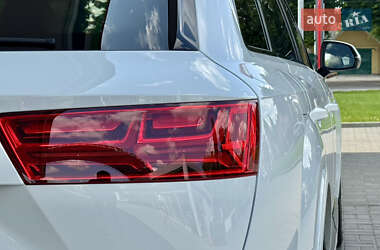 Внедорожник / Кроссовер Audi Q7 2016 в 