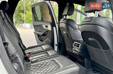 Внедорожник / Кроссовер Audi Q7 2016 в 