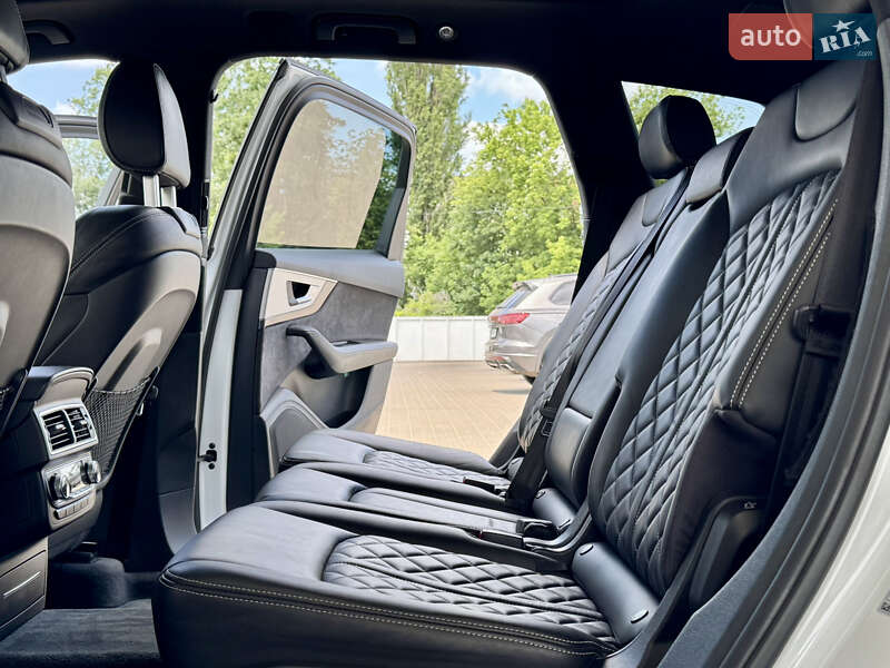 Внедорожник / Кроссовер Audi Q7 2016 в Житомире