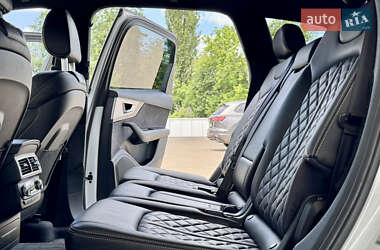 Внедорожник / Кроссовер Audi Q7 2016 в 
