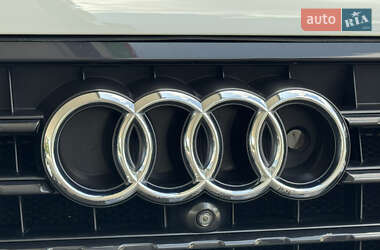 Внедорожник / Кроссовер Audi Q7 2016 в 