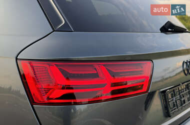 Внедорожник / Кроссовер Audi Q7 2017 в 