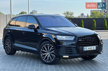 Внедорожник / Кроссовер Audi Q7 2015 в 