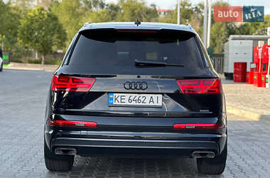 Внедорожник / Кроссовер Audi Q7 2015 в 