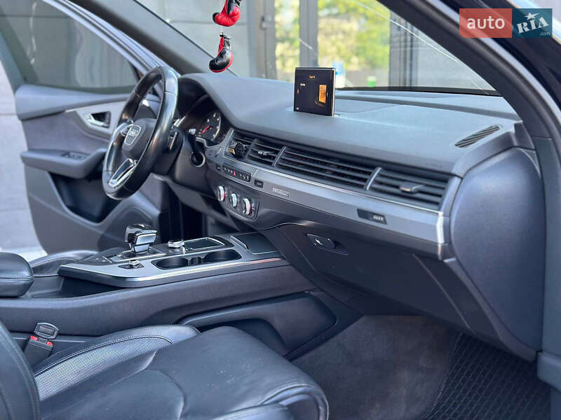 Внедорожник / Кроссовер Audi Q7 2015 в Днепре