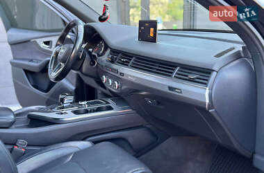 Внедорожник / Кроссовер Audi Q7 2015 в 