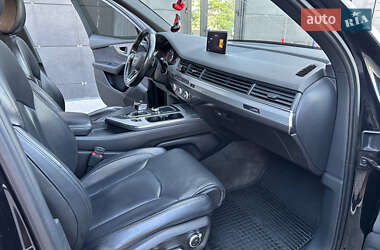 Внедорожник / Кроссовер Audi Q7 2015 в 