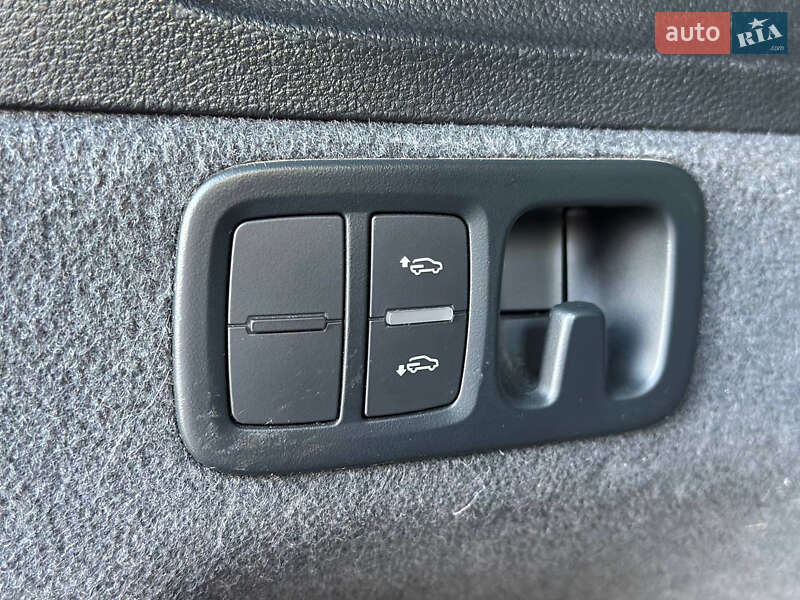 Внедорожник / Кроссовер Audi Q7 2015 в Днепре