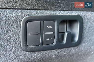 Внедорожник / Кроссовер Audi Q7 2015 в 