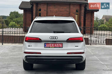 Внедорожник / Кроссовер Audi Q7 2021 в 