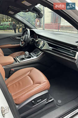 Внедорожник / Кроссовер Audi Q7 2021 в 
