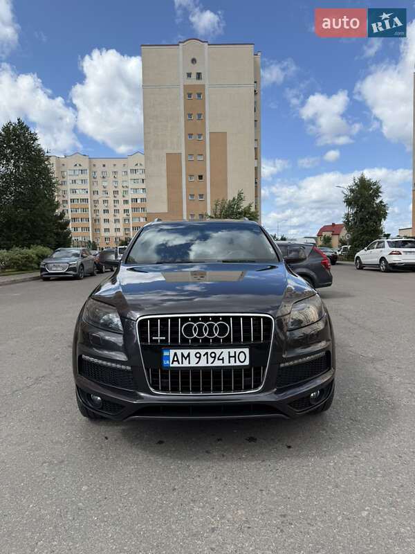 Позашляховик / Кросовер Audi Q7 2011 в 