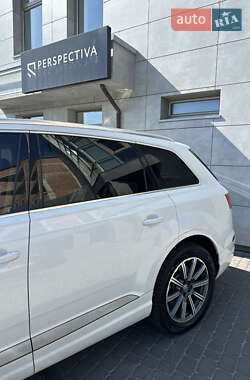 Внедорожник / Кроссовер Audi Q7 2016 в 