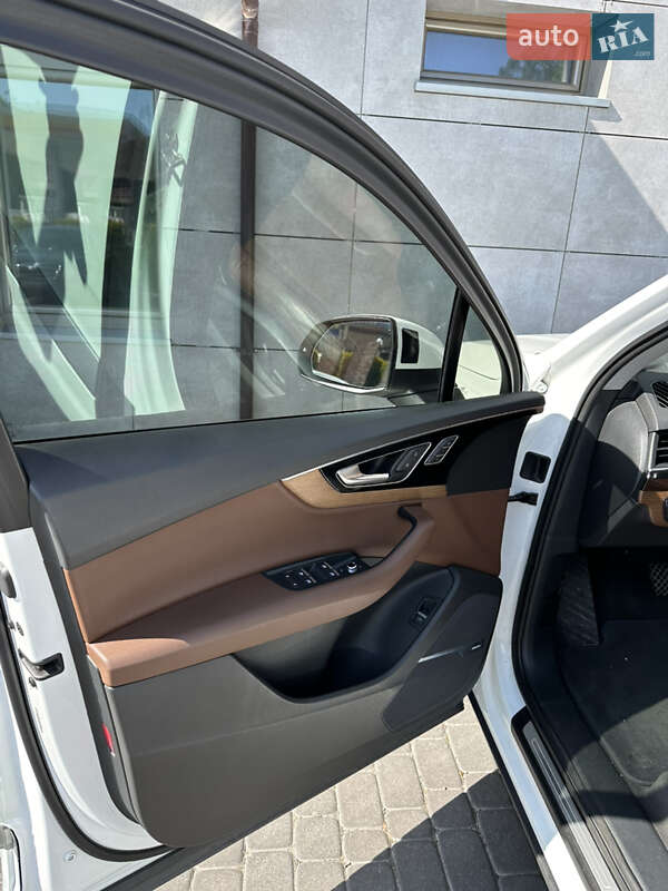 Внедорожник / Кроссовер Audi Q7 2016 в Хмельницком