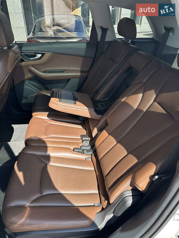 Внедорожник / Кроссовер Audi Q7 2016 в Хмельницком