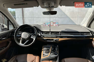 Внедорожник / Кроссовер Audi Q7 2016 в 