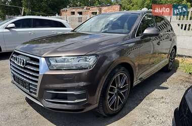 Внедорожник / Кроссовер Audi Q7 2015 в 