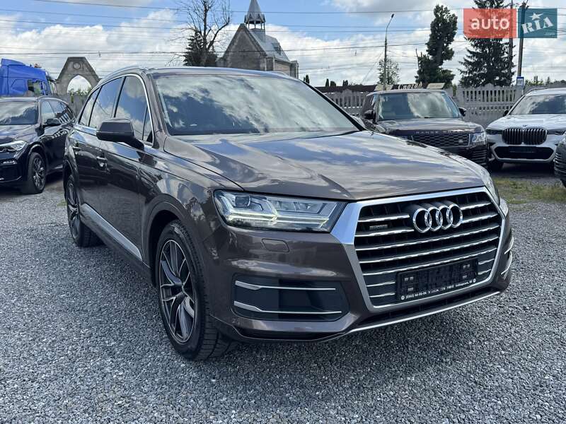 Внедорожник / Кроссовер Audi Q7 2015 в 