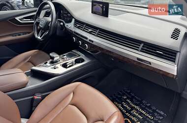 Внедорожник / Кроссовер Audi Q7 2015 в 