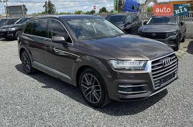 Внедорожник / Кроссовер Audi Q7 2015 в 