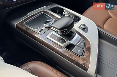 Внедорожник / Кроссовер Audi Q7 2015 в 