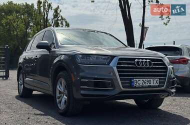 Внедорожник / Кроссовер Audi Q7 2016 в 
