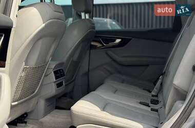 Внедорожник / Кроссовер Audi Q7 2016 в 