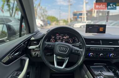 Внедорожник / Кроссовер Audi Q7 2016 в 