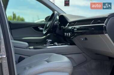 Внедорожник / Кроссовер Audi Q7 2016 в 