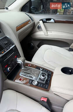 Внедорожник / Кроссовер Audi Q7 2010 в 