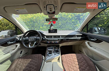 Позашляховик / Кросовер Audi Q7 2018 в 