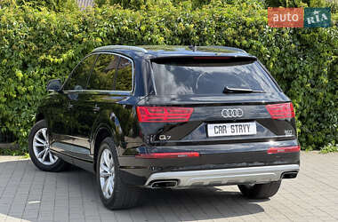 Позашляховик / Кросовер Audi Q7 2018 в 
