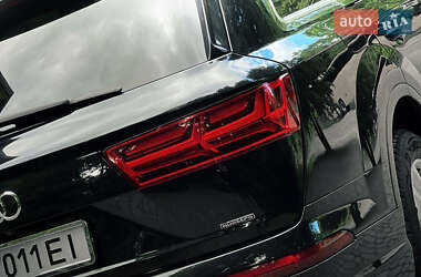 Внедорожник / Кроссовер Audi Q7 2016 в 