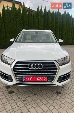 Внедорожник / Кроссовер Audi Q7 2020 в 