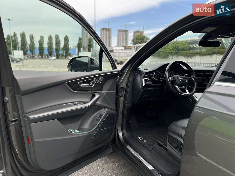 Позашляховик / Кросовер Audi Q7 2021 в Києві