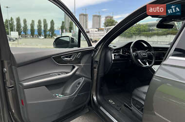 Позашляховик / Кросовер Audi Q7 2021 в 