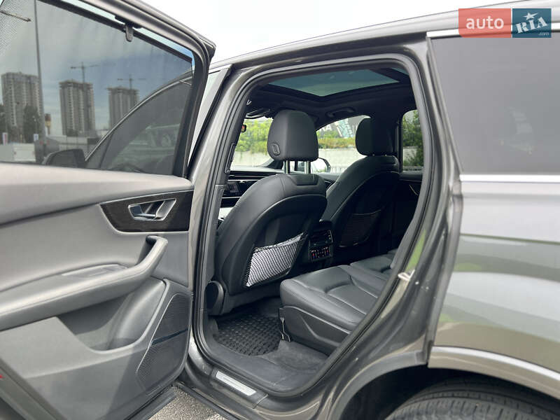 Позашляховик / Кросовер Audi Q7 2021 в Києві