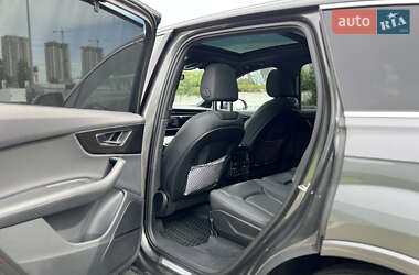 Позашляховик / Кросовер Audi Q7 2021 в 