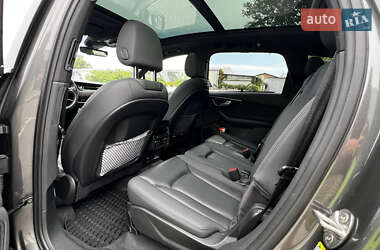 Позашляховик / Кросовер Audi Q7 2021 в 