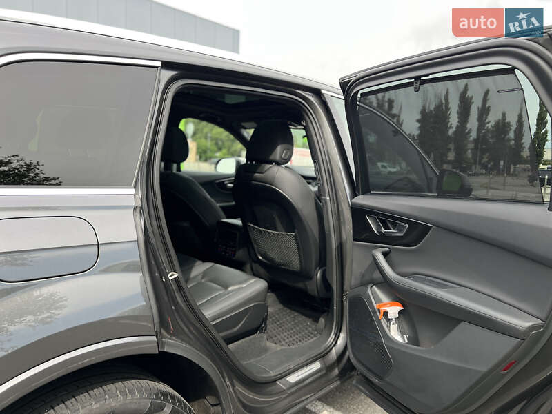 Позашляховик / Кросовер Audi Q7 2021 в Києві