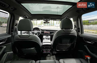 Позашляховик / Кросовер Audi Q7 2021 в 
