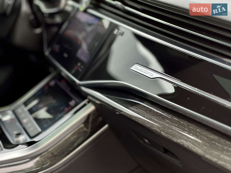Позашляховик / Кросовер Audi Q7 2021 в Києві