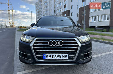 Позашляховик / Кросовер Audi Q7 2016 в 