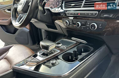 Позашляховик / Кросовер Audi Q7 2016 в 