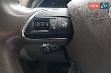 Внедорожник / Кроссовер Audi Q7 2015 в 
