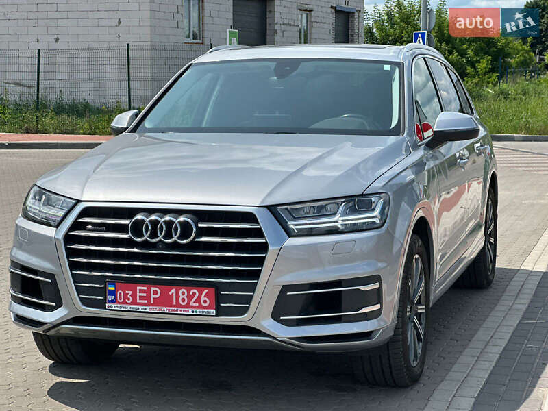 Позашляховик / Кросовер Audi Q7 2017 в 
