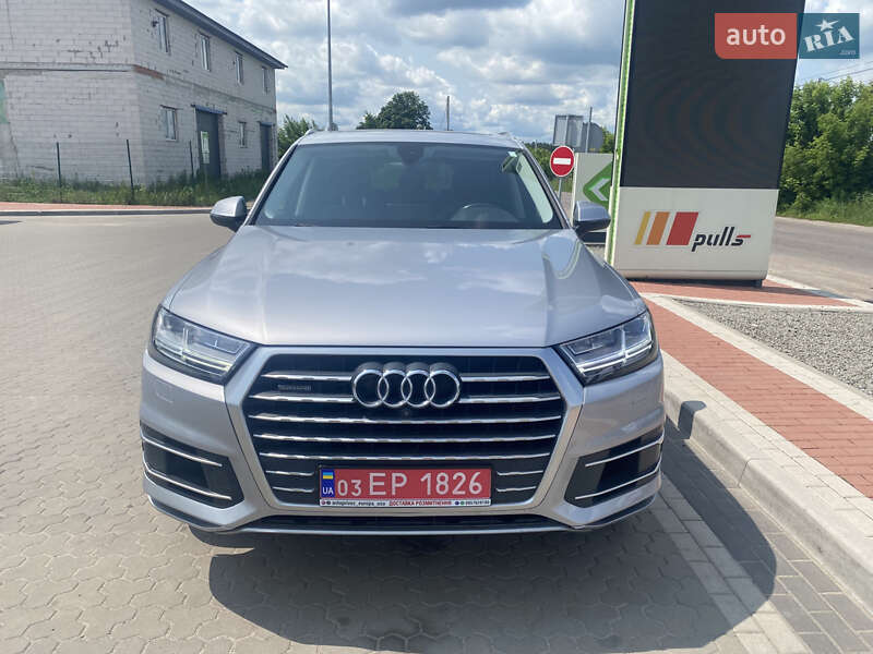 Позашляховик / Кросовер Audi Q7 2017 в Києві