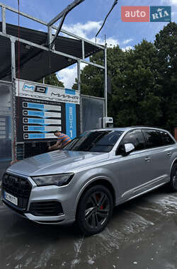 Внедорожник / Кроссовер Audi Q7 2022 в 