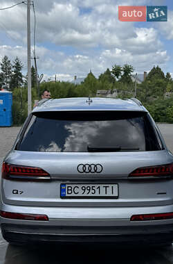 Внедорожник / Кроссовер Audi Q7 2022 в 